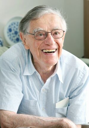 日本文学について語るドナルド・キーンさん=2014年、東京