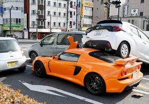 JR宇都宮駅前で計5台の車が絡む事故が起きた現場=30日午後1時40分、宇都宮市