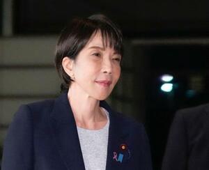 　首相官邸に入る高市首相＝１４日午後