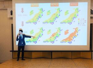 県内のコメ生産者に中干し期間延長への参加を呼びかけた集会=新潟市中央区