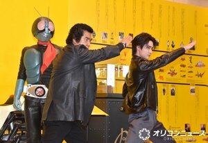 同時変身を披露した（左から）藤岡弘、、藤岡真威人 （C）ORICON NewS inc.