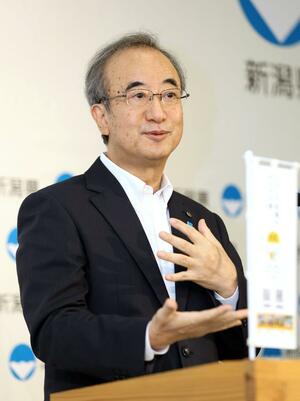 関川村のバス路線撤退などについて語った花角英世知事=8月29日、県庁