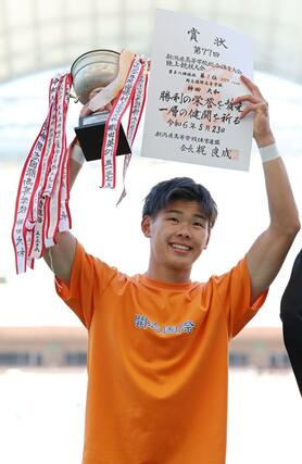 男子八種競技 大会記録を更新し3連覇を果たした神田大和(開志国際)=デンカビッグスワン