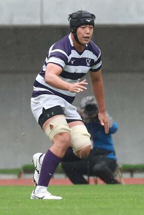 明大－早大　後半、プレーする明大のＬＯ稲村心（新潟工高出）＝ビッグスワン