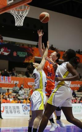 新潟－山梨ＱＢ　第１クオーター、シュートを放つ野田遥＝アオーレ長岡