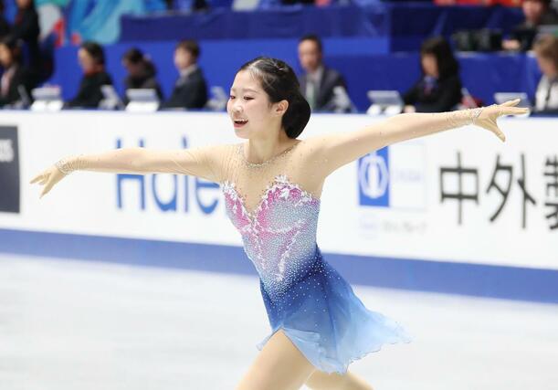 フィギュアスケート　全日本選手権　女子フリー　演技する中井亜美＝２１日、国立代々木競技場