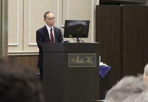 講演する新潟食料農業大の武本俊彦名誉教授=新潟市中央区