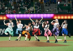 みずほPayPayドーム福岡で『倍々FIGHT!』を披露したCANDY TUNEPayPayドーム福岡で7人同時投球を行ったCANDY TUNE