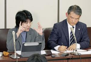 宮崎県警の証拠改ざん疑惑について記者会見する、被告側の西田理英弁護士(左)と黒原智宏弁護士=11月6日、東京・霞が関の司法記者クラブ