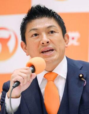 記者会見する参政党の神谷代表=1日午後、国会
