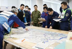 新潟市が実施した大規模地震に対応する訓練=16日、新潟市中央区鐘木