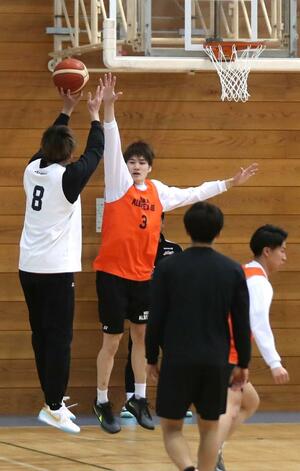 東京U戦に向け練習する大矢孝太朗=長岡市