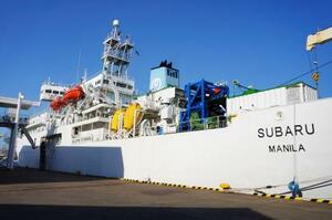 NTTグループの海底ケーブル敷設船「SUBARU」=11日午後、横浜港