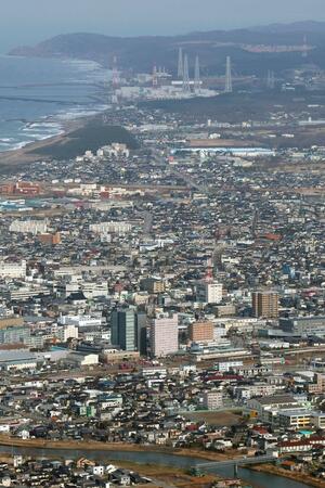 柏崎市街地と柏崎刈羽原発