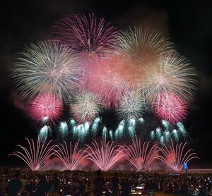 2023年の長岡まつり大花火大会の様子=23年8月3日、長岡市
