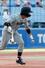 　準決勝の国学院大戦の９回２死一、三塁、サヨナラ打を放つ関大・山本＝神宮