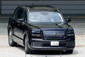 トヨタ自動車の最高級ブランド「センチュリー」のSUVに新調された高市首相が移動で使う専用車=22日午前、首相官邸