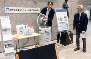 県庁1階で展示されている、微生物の力で汚水を浄化する装置「バイオランドリー」=12月2日、県庁