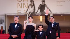 【第79回カンヌ国際映画祭】映画『箱の中の羊』公式上映前のレッドカーペットに登場した（左から）是枝裕和監督、綾瀬はるか、くわ木里夢、大悟（C）Kazuko WAKAYAMA