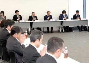 ２０２８年のＮＩＥ全国大会の本県開催が承認された、県ＮＩＥ推進協議会の総会＝２２日、新潟市中央区