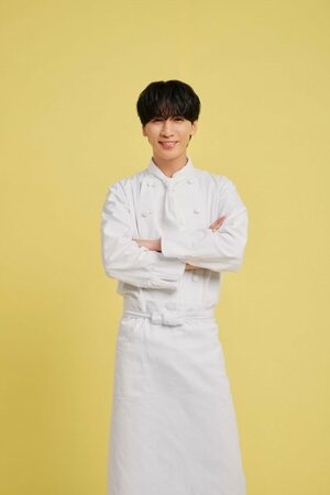 7月～8月に上演が決定した舞台ROLL((CAKE))TIMEで主演を務める藤井流星（C）る・ひまわり