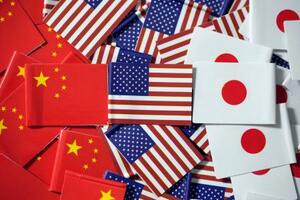 日米中の国旗(共同)