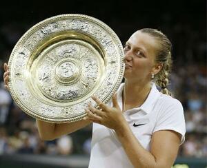 ウィンブルドン選手権を制覇したペトラ・クビトバ=2014年7月(共同)