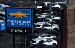 　米カリフォルニア州の販売場に展示されたゼネラル・モーターズ（ＧＭ）の自動車（ゲッティ＝共同）