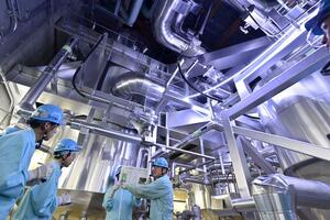 東北電力が公開した女川原発構内のフィルター付きベント装置=6月13日、宮城県(代表撮影)