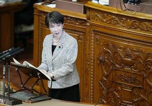 参院本会議で参政党の塩入清香氏の質問に答弁する高市早苗首相=23日