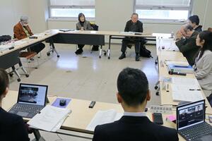 佐渡島の金山の観光入り込み客数などについて議論した学術委員会＝県庁