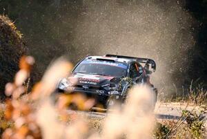 第9競技区間を走行するトヨタの勝田貴元=岐阜県恵那市