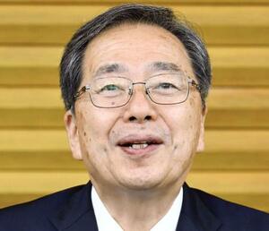 インタビューに答える公明党の斉藤代表