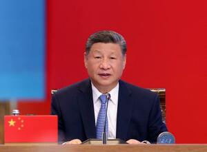 「中国・中央アジアサミット」で演説する中国の習近平国家主席=17日、アスタナ(新華社=共同)