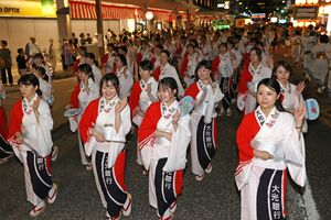 「新潟まつり」の民謡流し=2023年8月4日、新潟市中央区の柾谷小路
