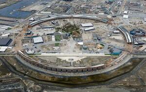 　解体・撤去作業が進む大阪・関西万博の会場跡地＝７日、大阪市此花区の夢洲（共同通信社ヘリから）