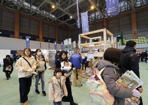 昨年の「ｉｅｎｏｍａリフォーム・新築・不動産フェア春」上越会場の様子＝上越市のリージョンプラザ上越