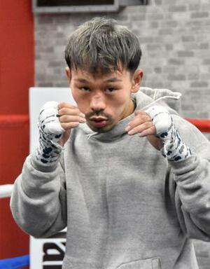 練習を公開したWBAバンタム級王者の堤聖也=東京都内