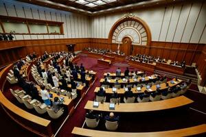 「大阪都構想」の制度案を作る法定協議会の設置議案を可決した大阪市議会=27日午後