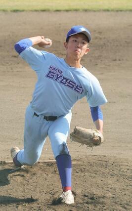 高校野球１回戦　加茂暁星－新潟江南　１回途中から継投した加茂暁星の鏡真翔＝２６日、新発田市の五十公野公園野球場