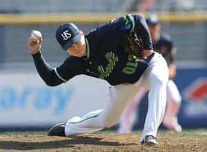 オイシックス戦で力投するヤクルトの下川隼佑=4月、エコスタ