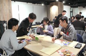 全国の日本酒サークルの大学生が集まり、日本酒について学んだ交流会＝２４日、新潟市中央区