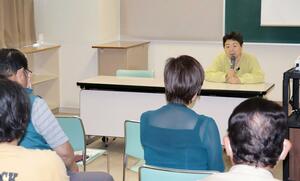 北朝鮮にいる家族への思いを語る川崎栄子さん=2日、新潟市中央区