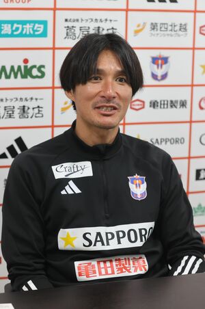 アルビレックス新潟Ｕ―１８監督時代の田中達也氏＝２０２４年、聖籠町
