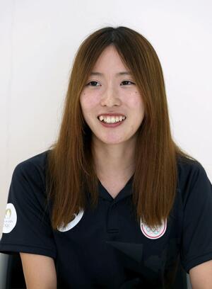 半年ぶりに帰郷し、パリ五輪での走りを振り返る小海遥選手=妙高市