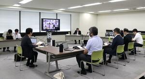 厚労省で開かれた新型コロナウイルスワクチンについて議論するワクチン分科会=9月19日午前