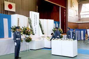 殉職警察官や殉難者の冥福を祈った慰霊祭=5日、新潟市西区