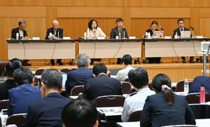 　日弁連が開いた再審制度の見直しに関するシンポジウム＝８日夜、東京都千代田区