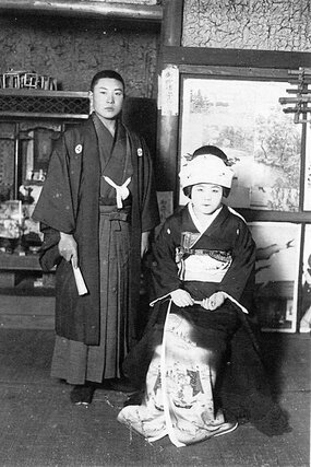 戦時中に藤原武二さんと結婚したコユキさん（右）