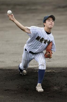 敬和学園－新発田中央　新発田中央の先発小林香佑＝新発田市五十公野